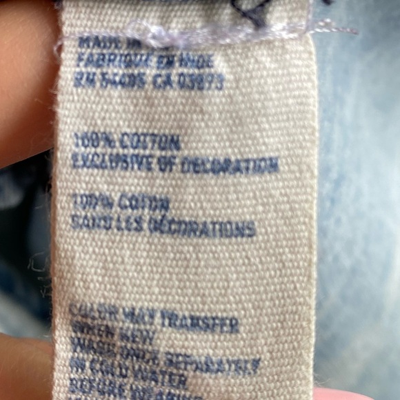 American Eagle 100% cotton pearl like button up denim shirt. Factory distressed - Picture 9 of 9